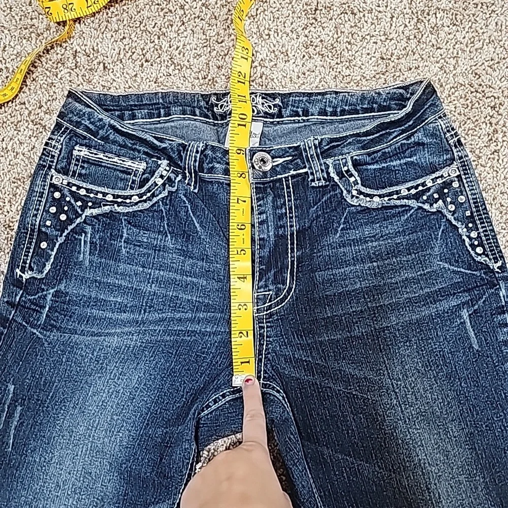 REVOLT SIZE 8 - Picture 4 of 6